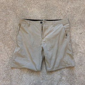 Vuori Aim Shorts - Khaki - 32